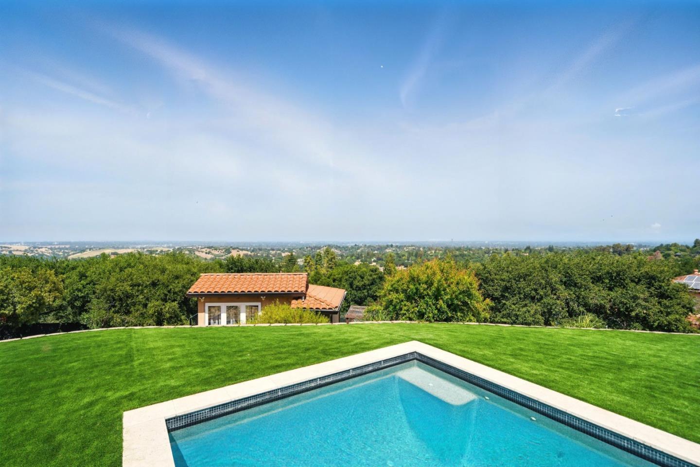 Detail Gallery Image 3 of 65 For 12252 Menalto Dr, Los Altos Hills,  CA 94022 - 5 Beds | 5/2 Baths