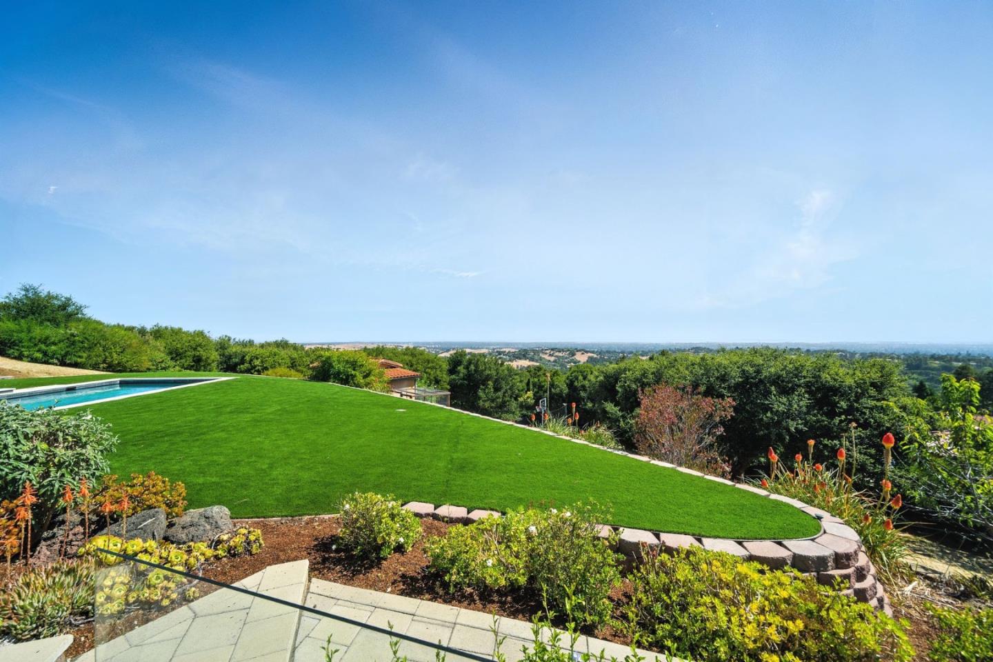 Detail Gallery Image 31 of 65 For 12252 Menalto Dr, Los Altos Hills,  CA 94022 - 5 Beds | 5/2 Baths