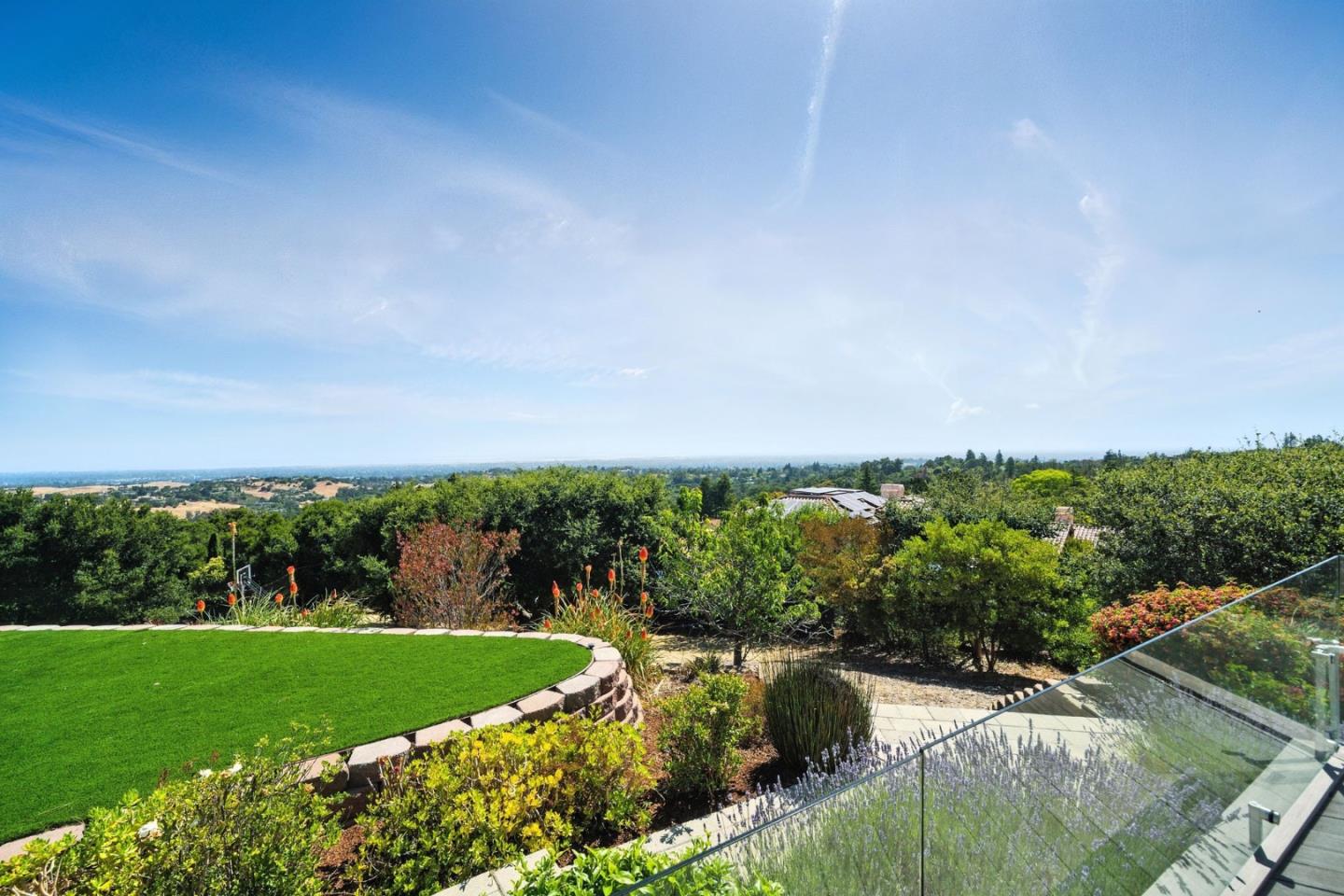 Detail Gallery Image 32 of 65 For 12252 Menalto Dr, Los Altos Hills,  CA 94022 - 5 Beds | 5/2 Baths