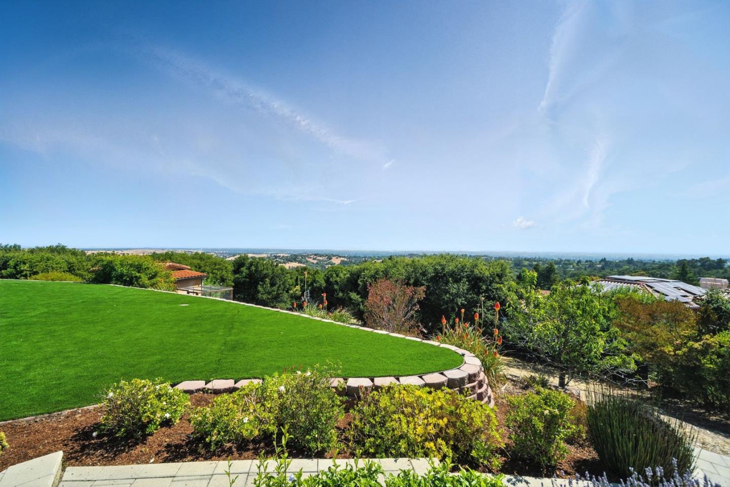 Detail Gallery Image 33 of 65 For 12252 Menalto Dr, Los Altos Hills,  CA 94022 - 5 Beds | 5/2 Baths