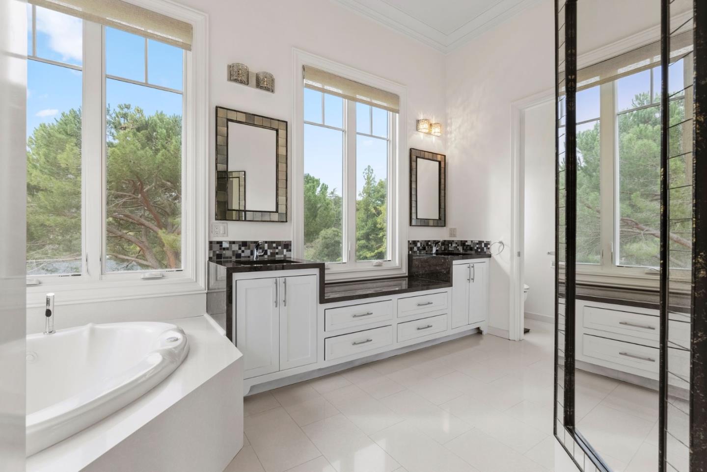 Detail Gallery Image 36 of 65 For 12252 Menalto Dr, Los Altos Hills,  CA 94022 - 5 Beds | 5/2 Baths