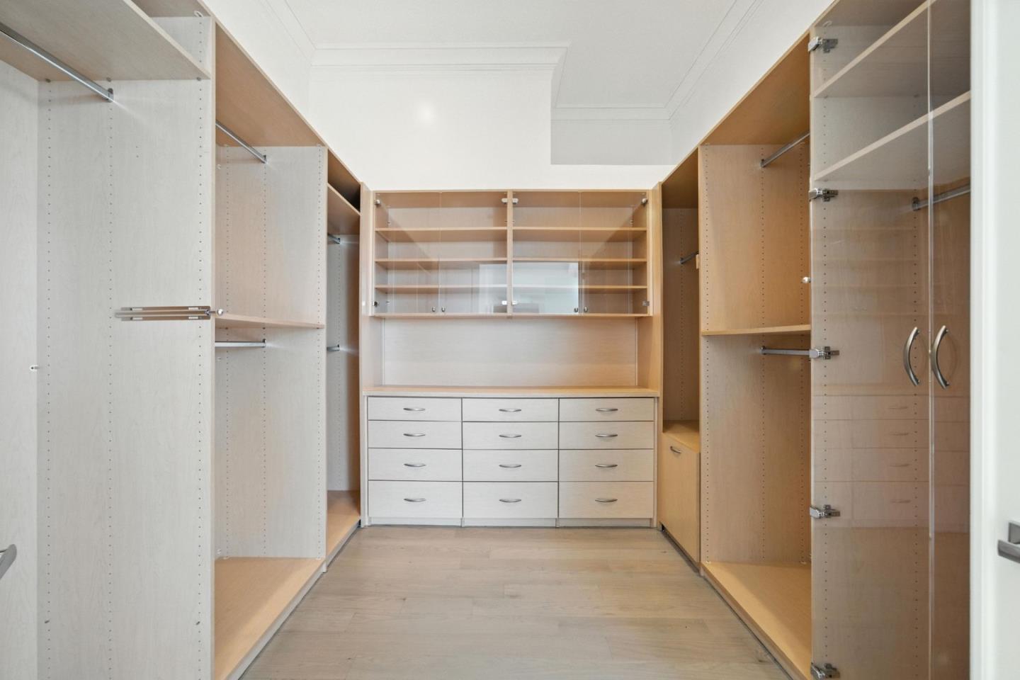 Detail Gallery Image 38 of 65 For 12252 Menalto Dr, Los Altos Hills,  CA 94022 - 5 Beds | 5/2 Baths