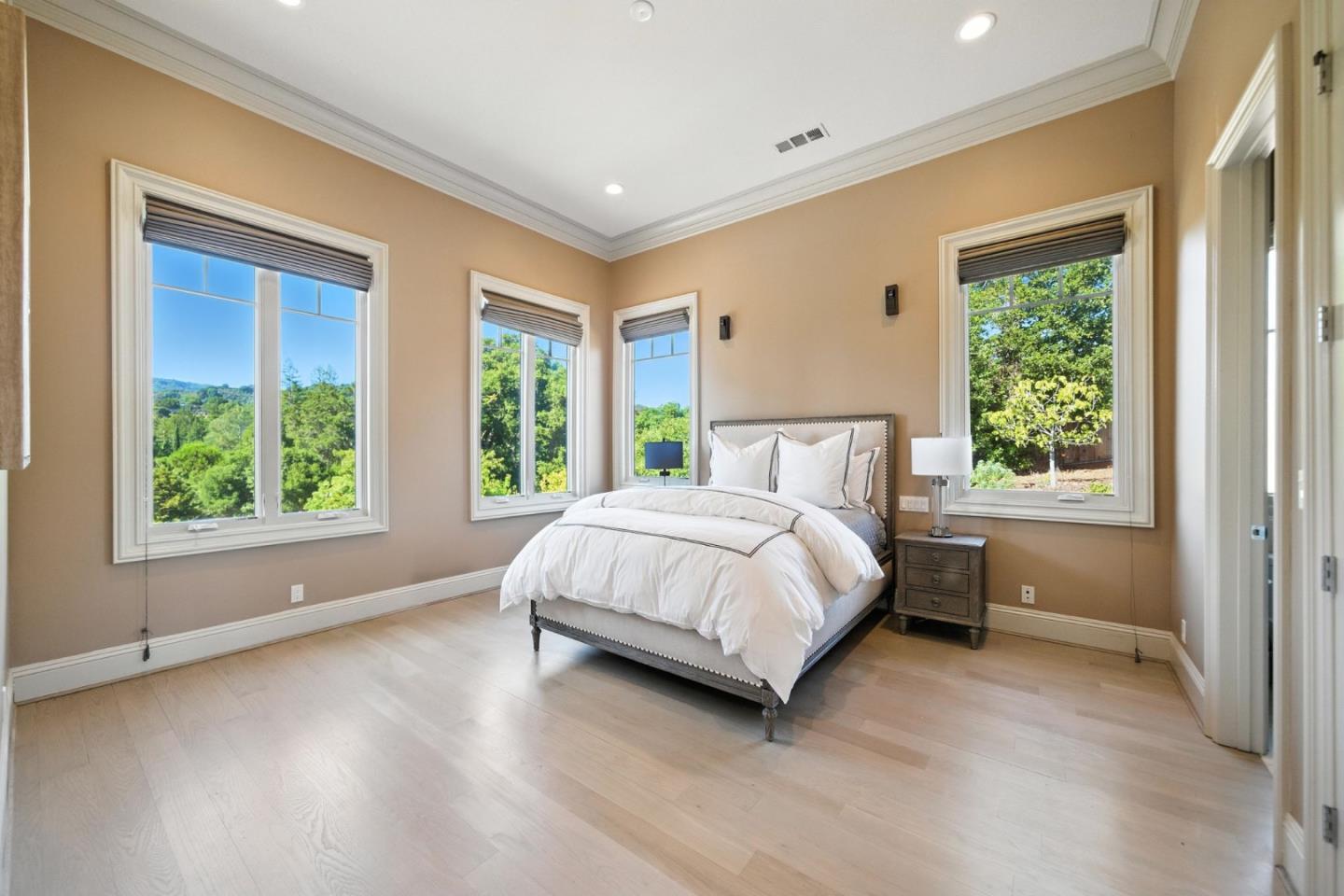 Detail Gallery Image 39 of 65 For 12252 Menalto Dr, Los Altos Hills,  CA 94022 - 5 Beds | 5/2 Baths