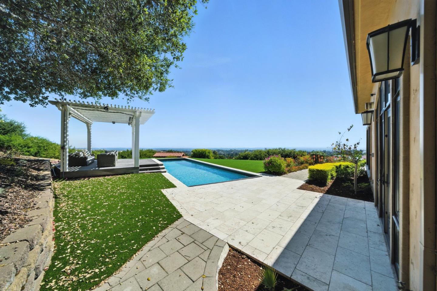 Detail Gallery Image 4 of 65 For 12252 Menalto Dr, Los Altos Hills,  CA 94022 - 5 Beds | 5/2 Baths