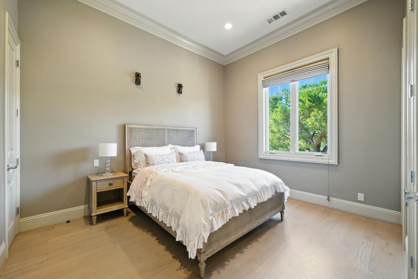Detail Gallery Image 41 of 65 For 12252 Menalto Dr, Los Altos Hills,  CA 94022 - 5 Beds | 5/2 Baths