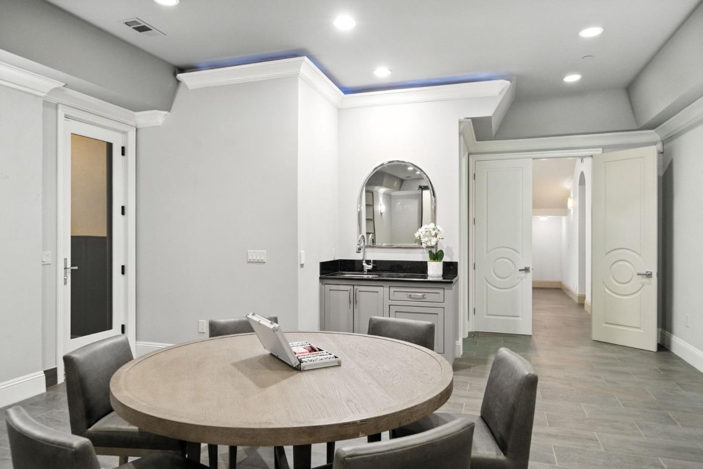 Detail Gallery Image 46 of 65 For 12252 Menalto Dr, Los Altos Hills,  CA 94022 - 5 Beds | 5/2 Baths