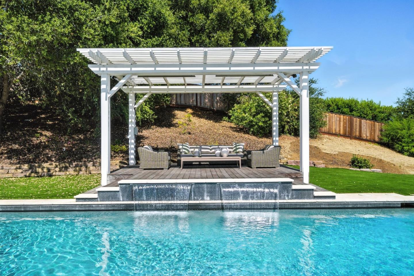 Detail Gallery Image 56 of 65 For 12252 Menalto Dr, Los Altos Hills,  CA 94022 - 5 Beds | 5/2 Baths