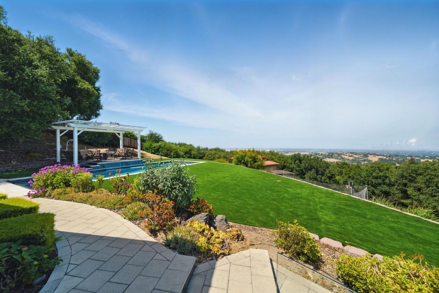 Detail Gallery Image 59 of 65 For 12252 Menalto Dr, Los Altos Hills,  CA 94022 - 5 Beds | 5/2 Baths