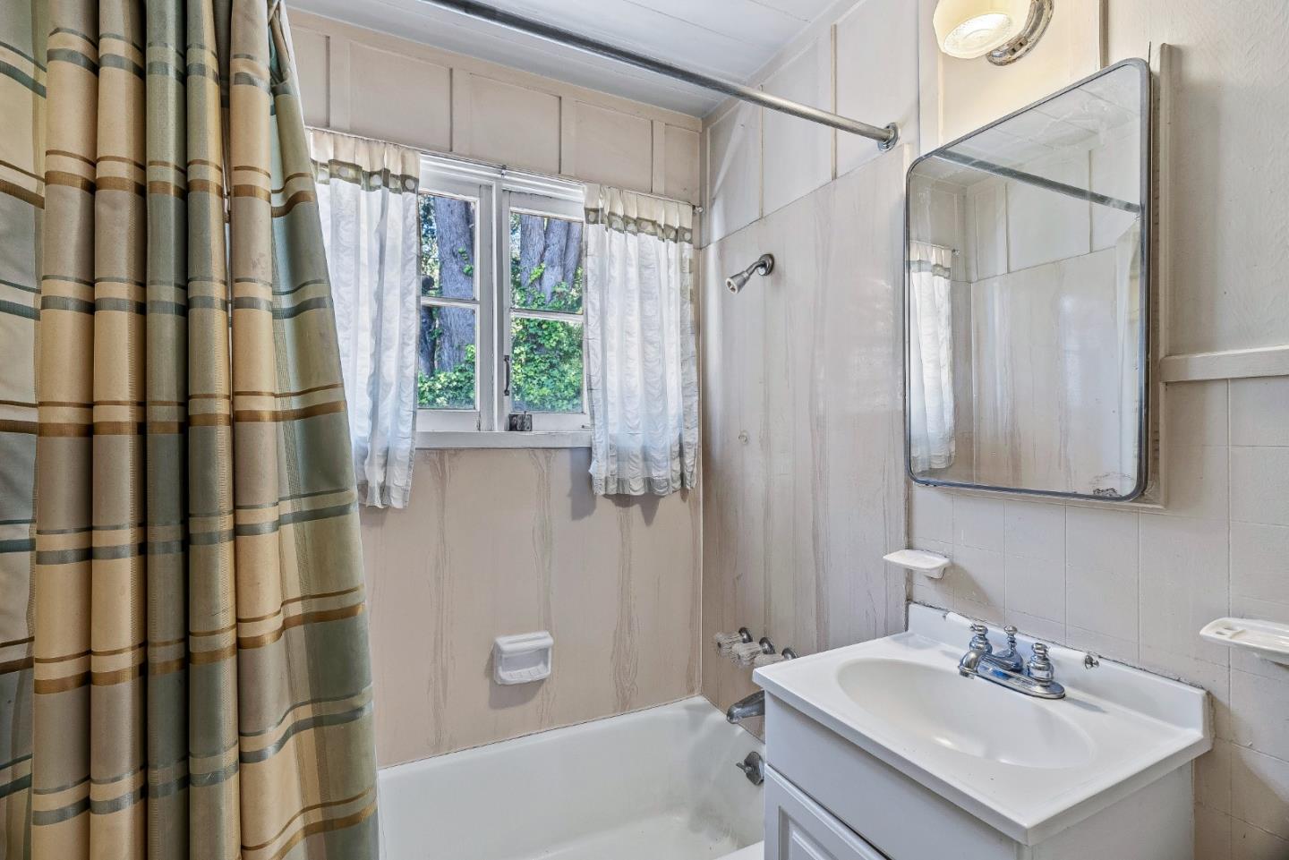 Detail Gallery Image 12 of 31 For 0 Santa Fe 6 Sw of Ocean Ave, Carmel,  CA 93923 - 2 Beds | 2 Baths