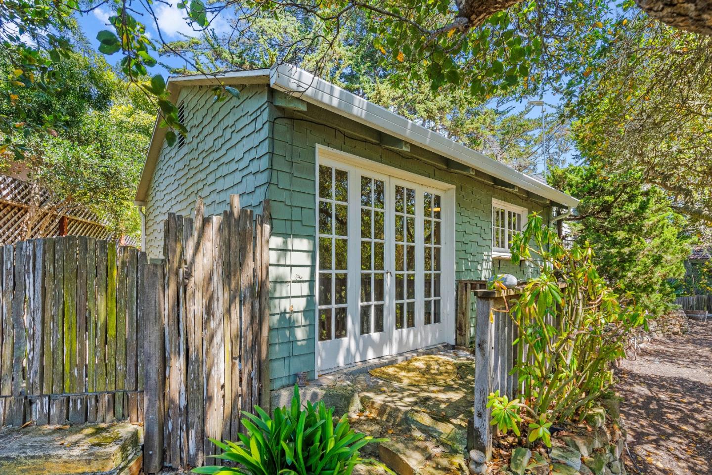 Detail Gallery Image 18 of 31 For 0 Santa Fe 6 Sw of Ocean Ave, Carmel,  CA 93923 - 2 Beds | 2 Baths