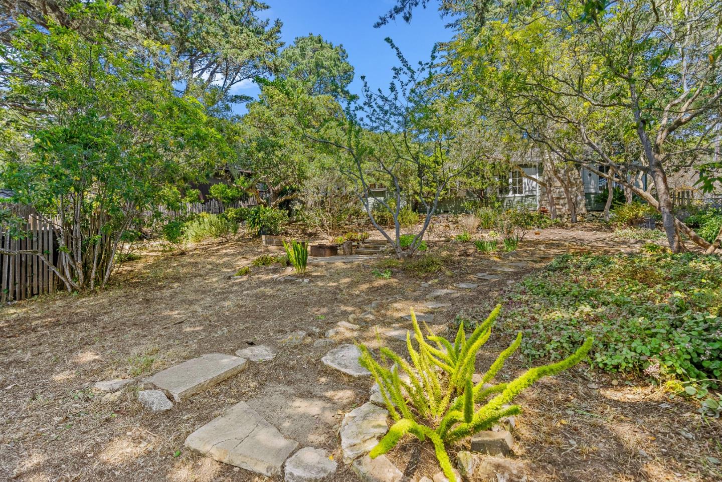 Detail Gallery Image 2 of 31 For 0 Santa Fe 6 Sw of Ocean Ave, Carmel,  CA 93923 - 2 Beds | 2 Baths