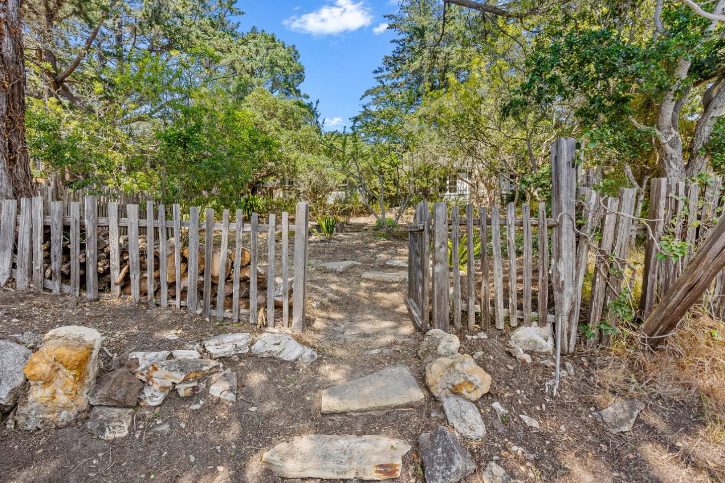 Detail Gallery Image 21 of 31 For 0 Santa Fe 6 Sw of Ocean Ave, Carmel,  CA 93923 - 2 Beds | 2 Baths