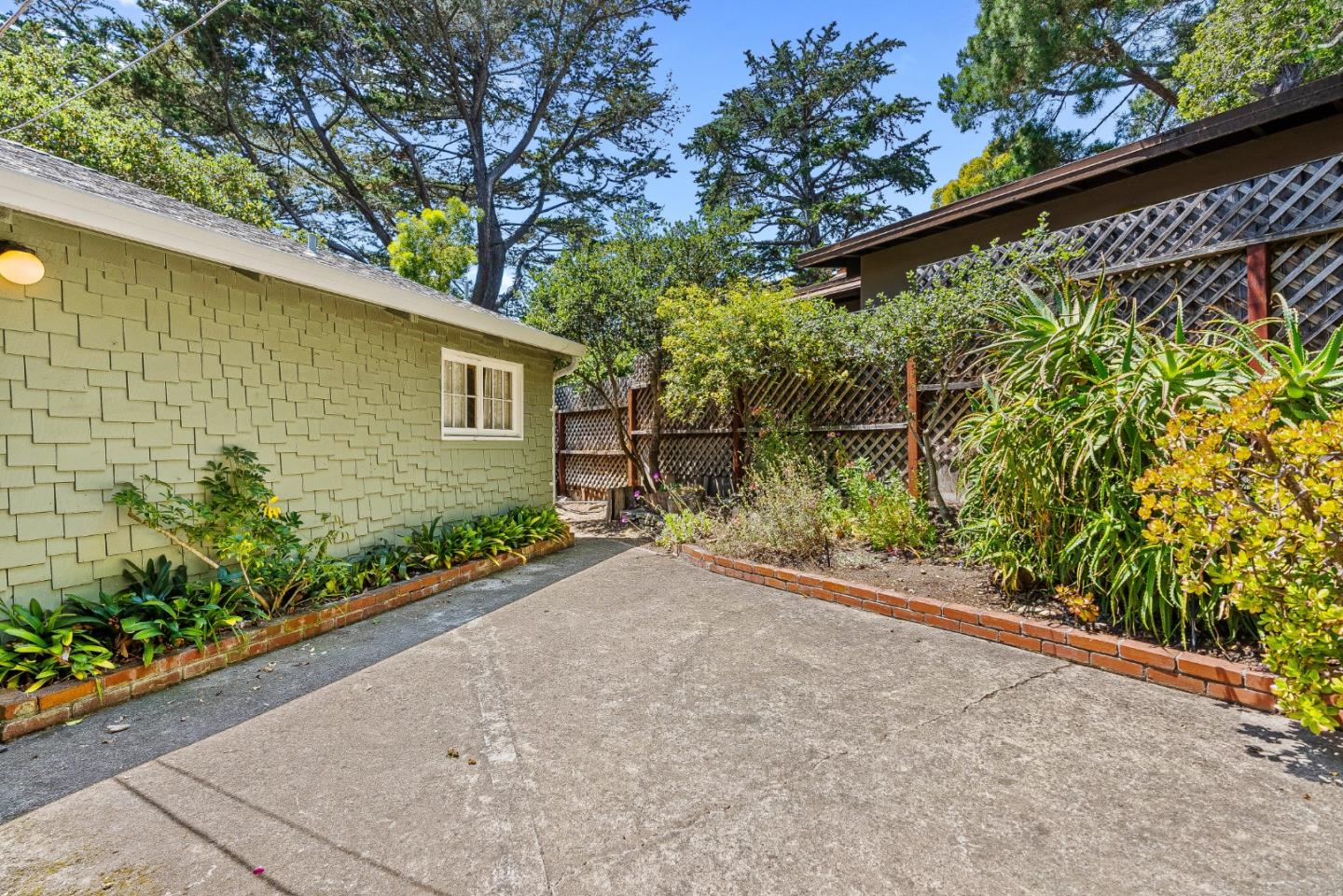 Detail Gallery Image 27 of 31 For 0 Santa Fe 6 Sw of Ocean Ave, Carmel,  CA 93923 - 2 Beds | 2 Baths