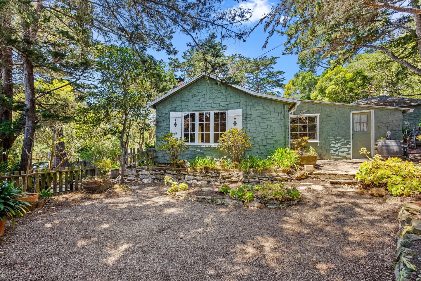 Detail Gallery Image 4 of 31 For 0 Santa Fe 6 Sw of Ocean Ave, Carmel,  CA 93923 - 2 Beds | 2 Baths