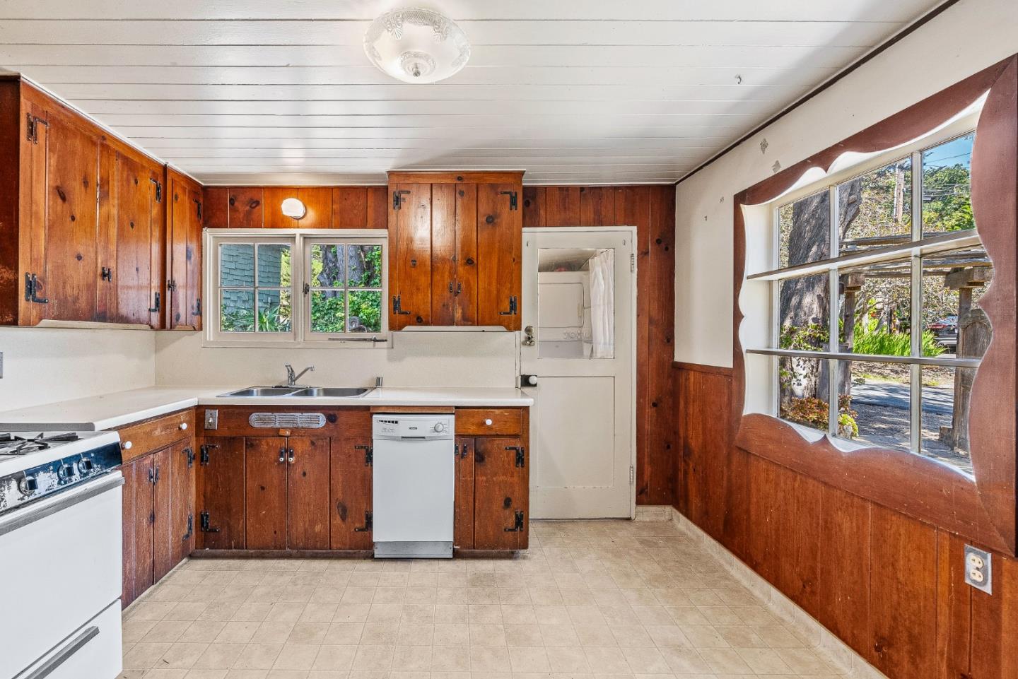 Detail Gallery Image 8 of 31 For 0 Santa Fe 6 Sw of Ocean Ave, Carmel,  CA 93923 - 2 Beds | 2 Baths