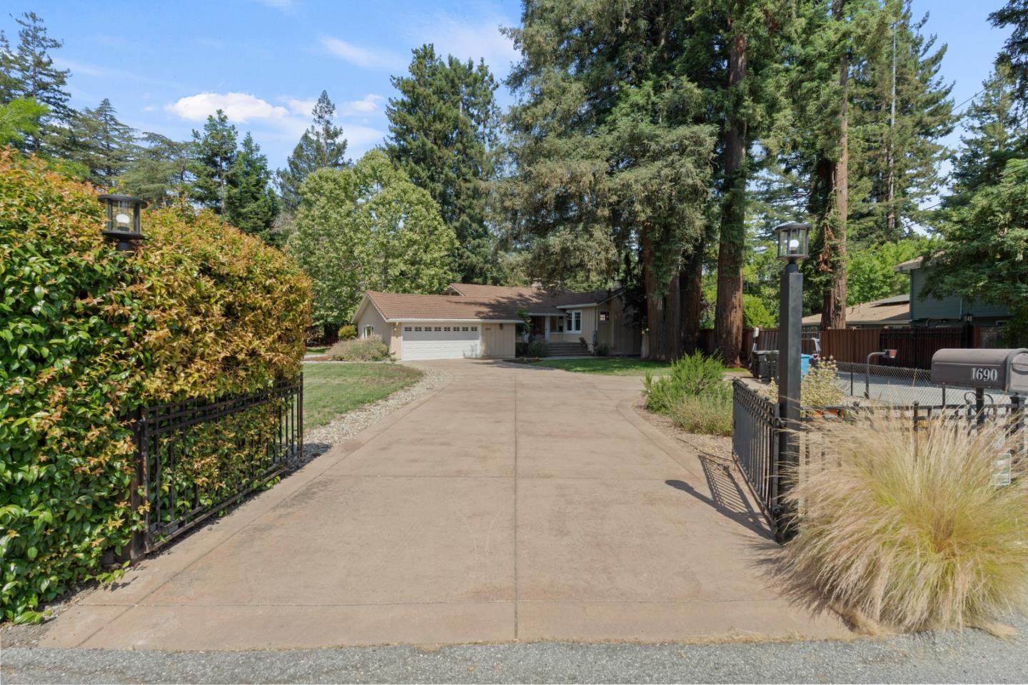 Detail Gallery Image 2 of 67 For 1690 Cordilleras Rd, Redwood City,  CA 94062 - 5 Beds | 5 Baths