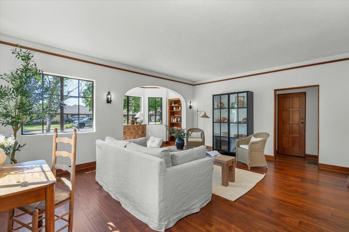 Detail Gallery Image 3 of 30 For 731 5th St, Gilroy,  CA 95020 - 3 Beds | 2/1 Baths