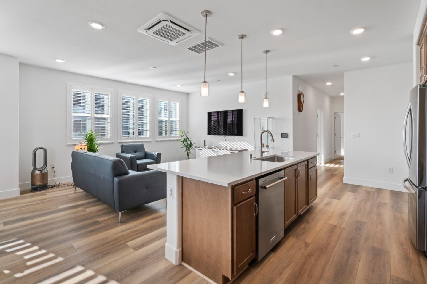 Detail Gallery Image 11 of 52 For 2835 5th St, Alameda,  CA 94501 - 2 Beds | 2 Baths