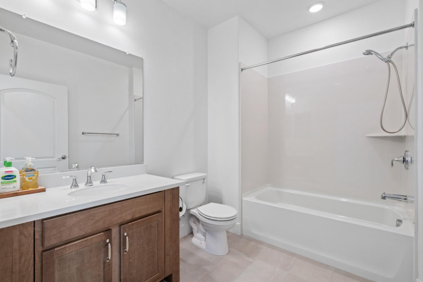 Detail Gallery Image 17 of 52 For 2835 5th St, Alameda,  CA 94501 - 2 Beds | 2 Baths