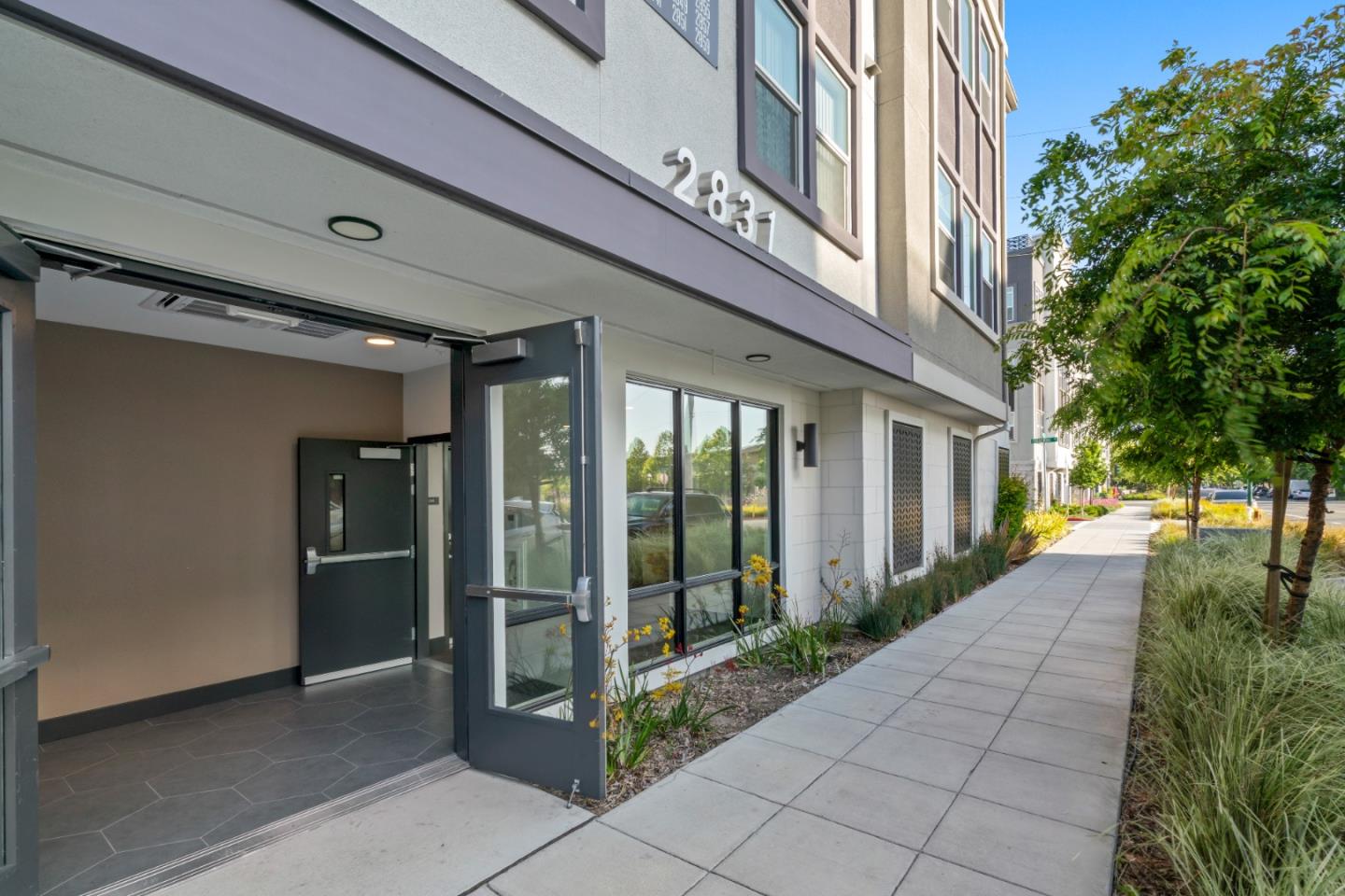 Detail Gallery Image 2 of 52 For 2835 5th St, Alameda,  CA 94501 - 2 Beds | 2 Baths