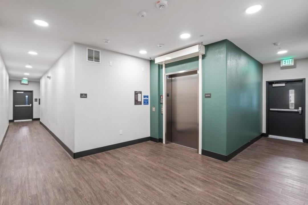 Detail Gallery Image 4 of 52 For 2835 5th St, Alameda,  CA 94501 - 2 Beds | 2 Baths
