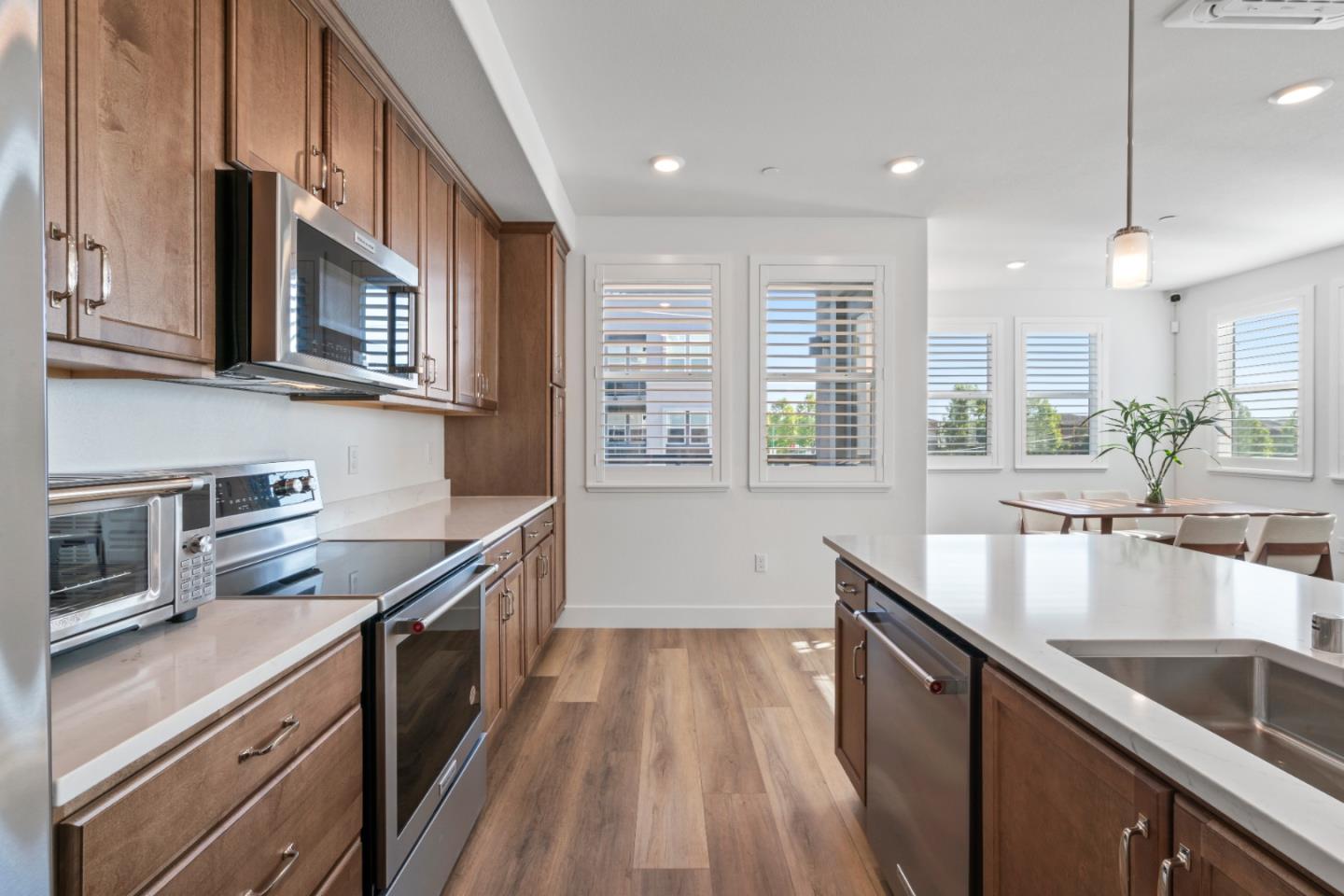 Detail Gallery Image 8 of 52 For 2835 5th St, Alameda,  CA 94501 - 2 Beds | 2 Baths