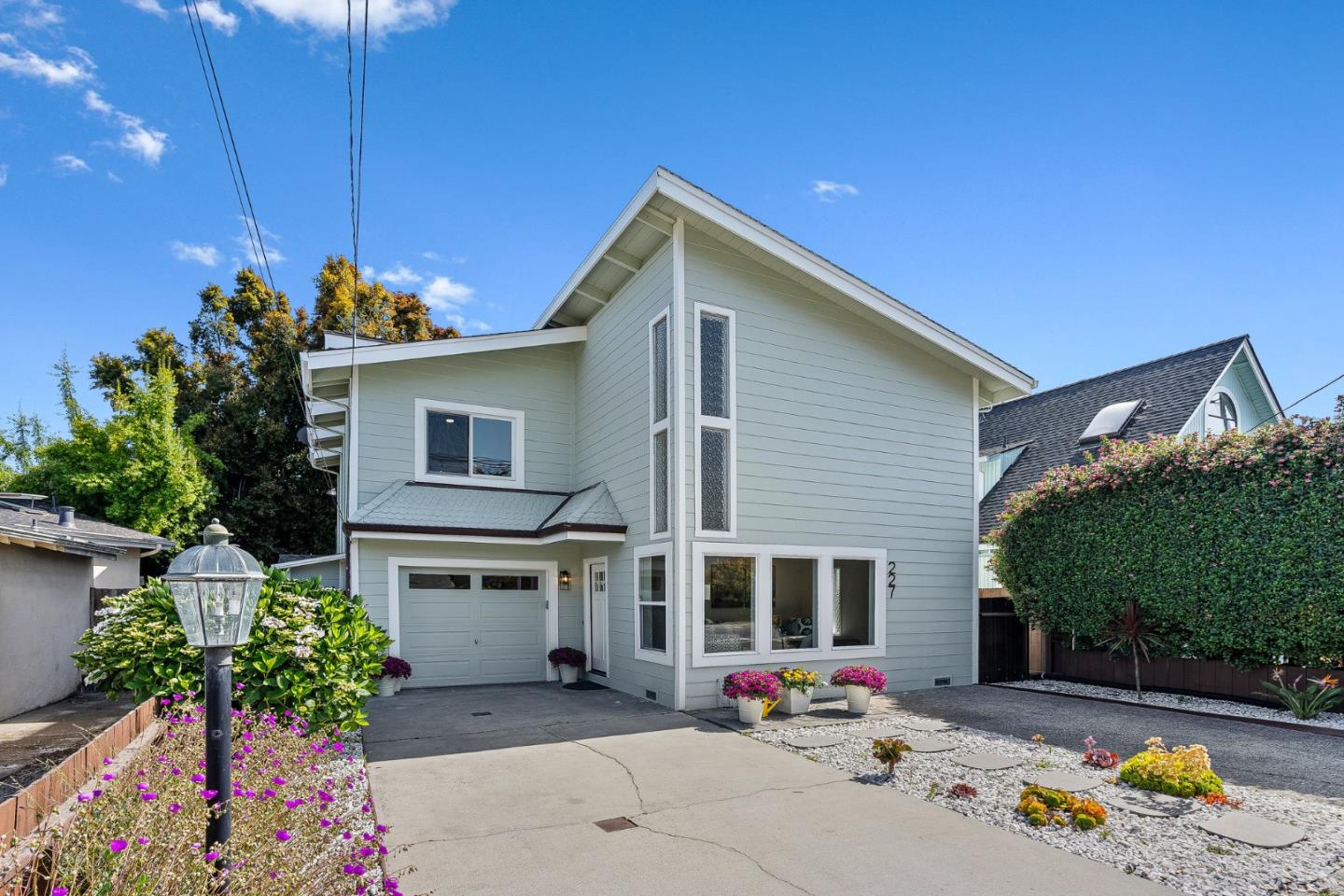 Detail Gallery Image 2 of 42 For 227 Center Ave, Aptos,  CA 95003 - 3 Beds | 2/1 Baths