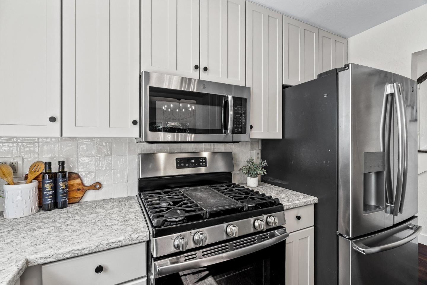 Detail Gallery Image 8 of 42 For 227 Center Ave, Aptos,  CA 95003 - 3 Beds | 2/1 Baths