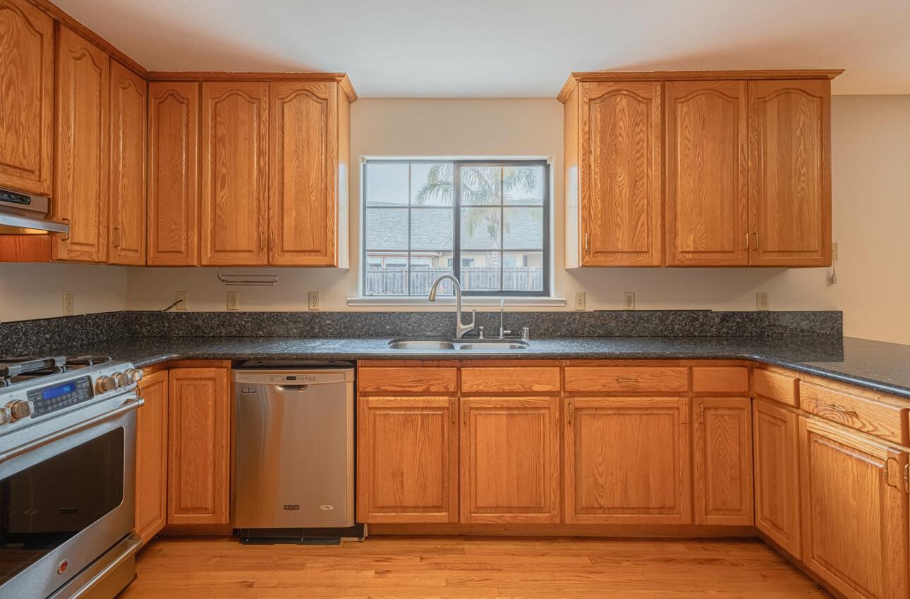 Detail Gallery Image 11 of 61 For 21220 Valle San Juan Dr, Salinas,  CA 93907 - 3 Beds | 3 Baths