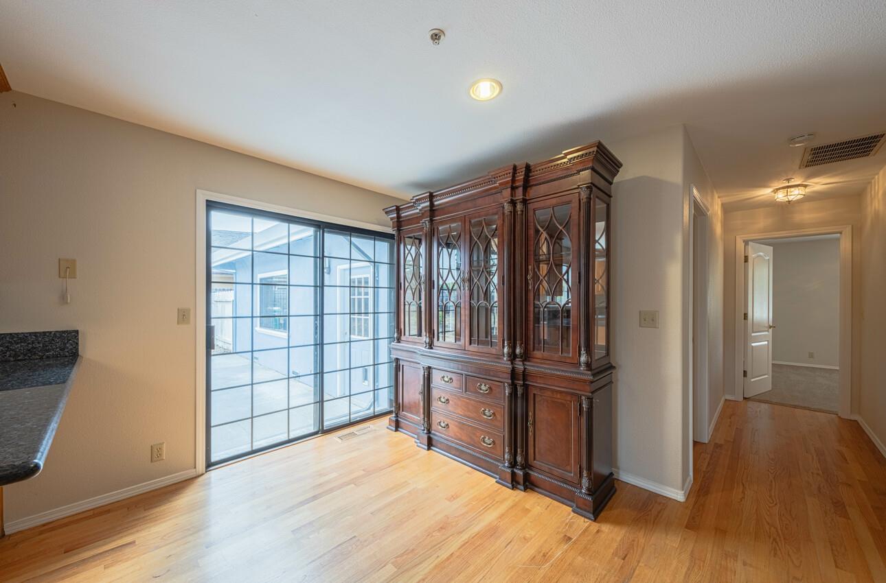 Detail Gallery Image 14 of 61 For 21220 Valle San Juan Dr, Salinas,  CA 93907 - 3 Beds | 3 Baths