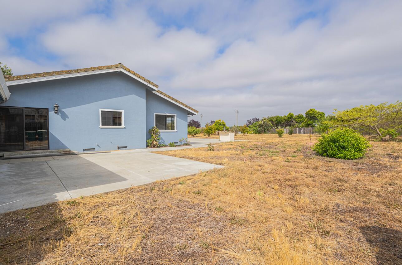Detail Gallery Image 15 of 61 For 21220 Valle San Juan Dr, Salinas,  CA 93907 - 3 Beds | 3 Baths
