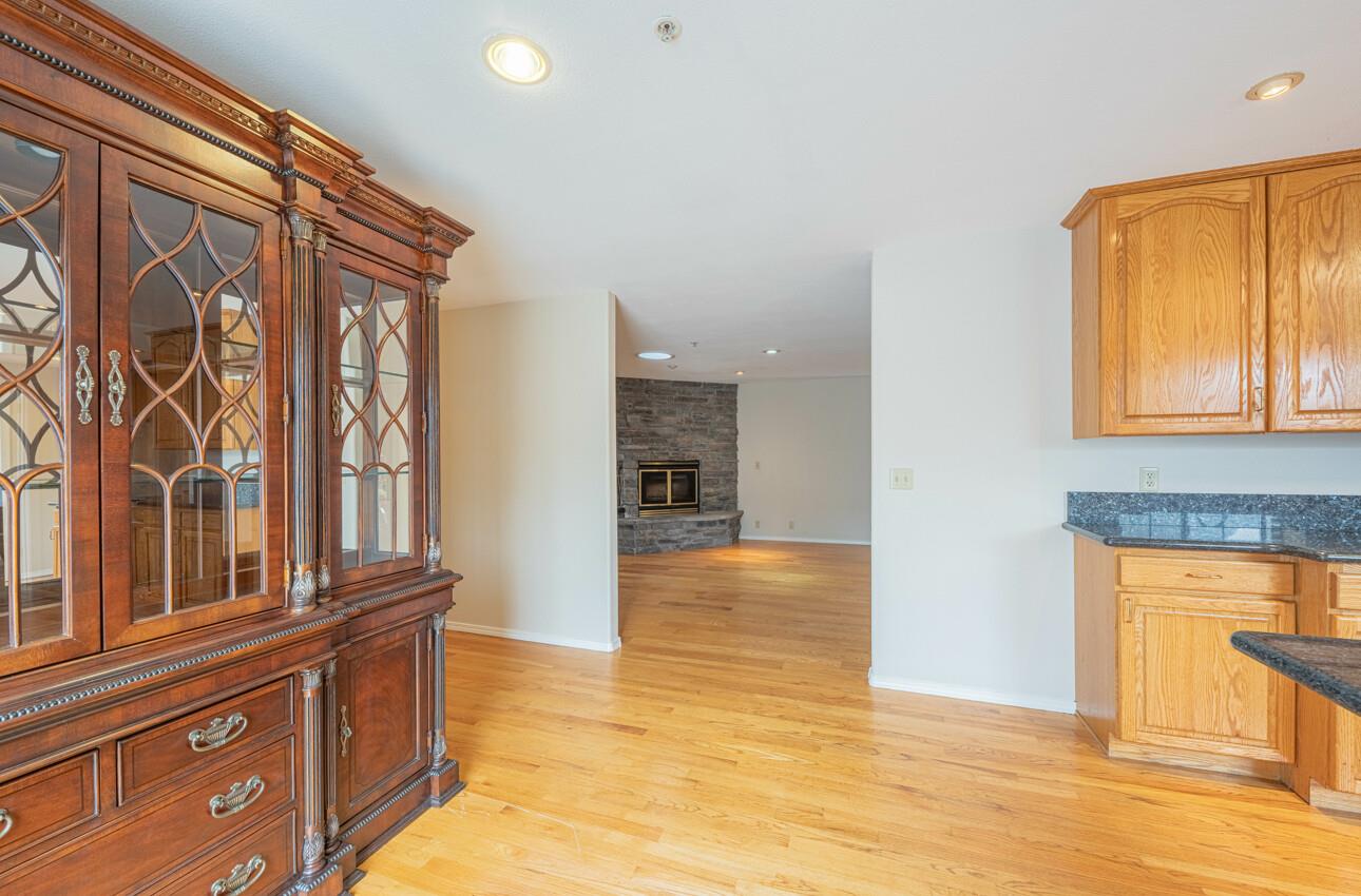 Detail Gallery Image 18 of 61 For 21220 Valle San Juan Dr, Salinas,  CA 93907 - 3 Beds | 3 Baths