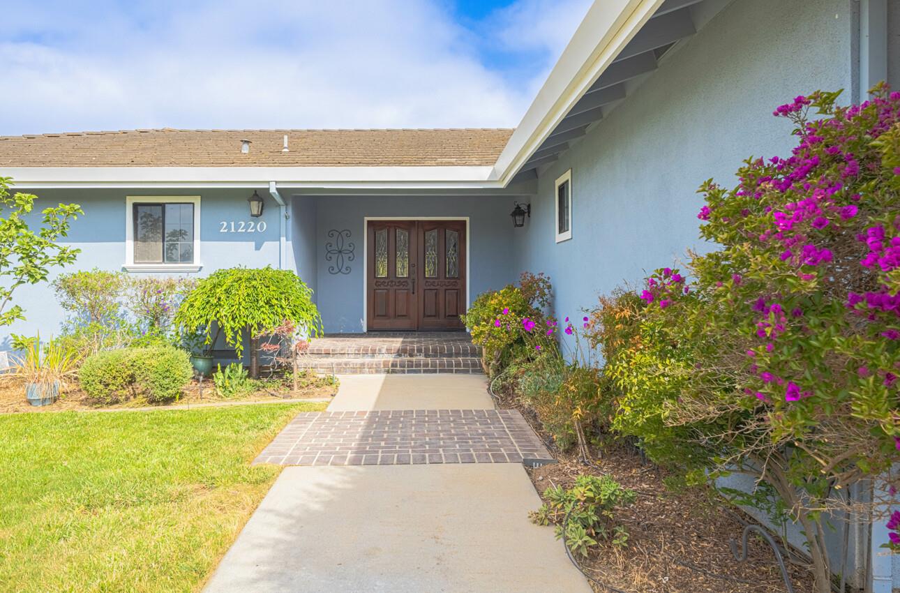 Detail Gallery Image 2 of 61 For 21220 Valle San Juan Dr, Salinas,  CA 93907 - 3 Beds | 3 Baths