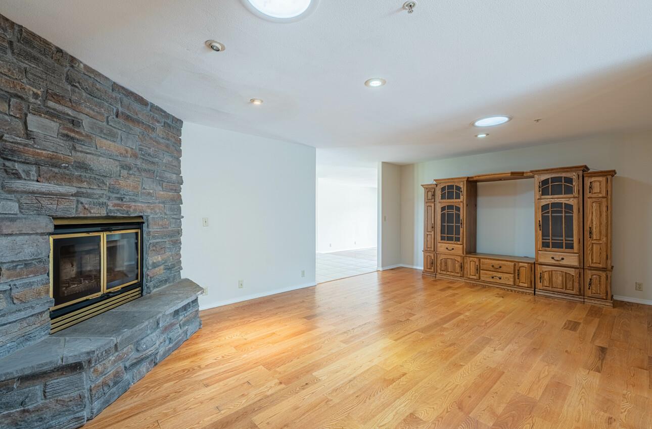 Detail Gallery Image 23 of 61 For 21220 Valle San Juan Dr, Salinas,  CA 93907 - 3 Beds | 3 Baths