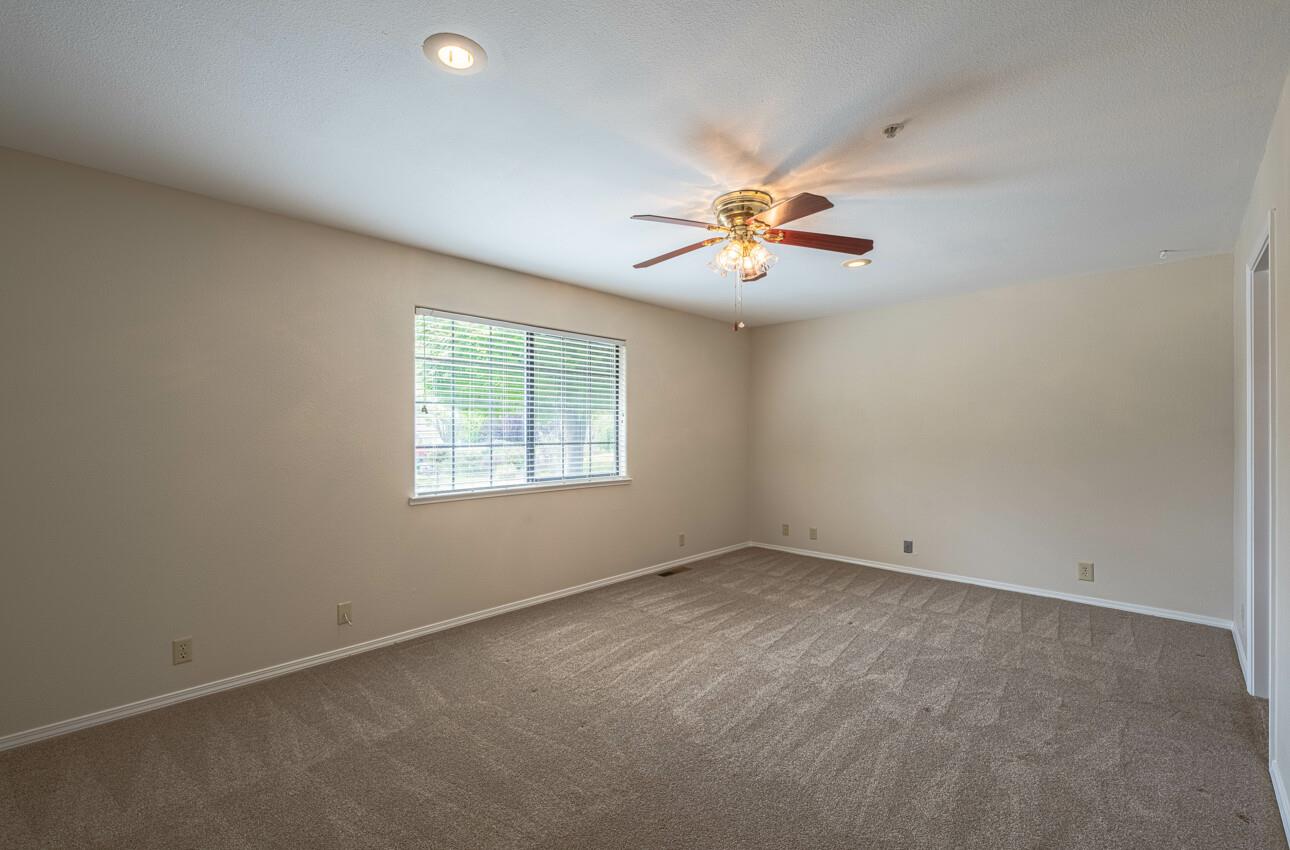 Detail Gallery Image 25 of 61 For 21220 Valle San Juan Dr, Salinas,  CA 93907 - 3 Beds | 3 Baths