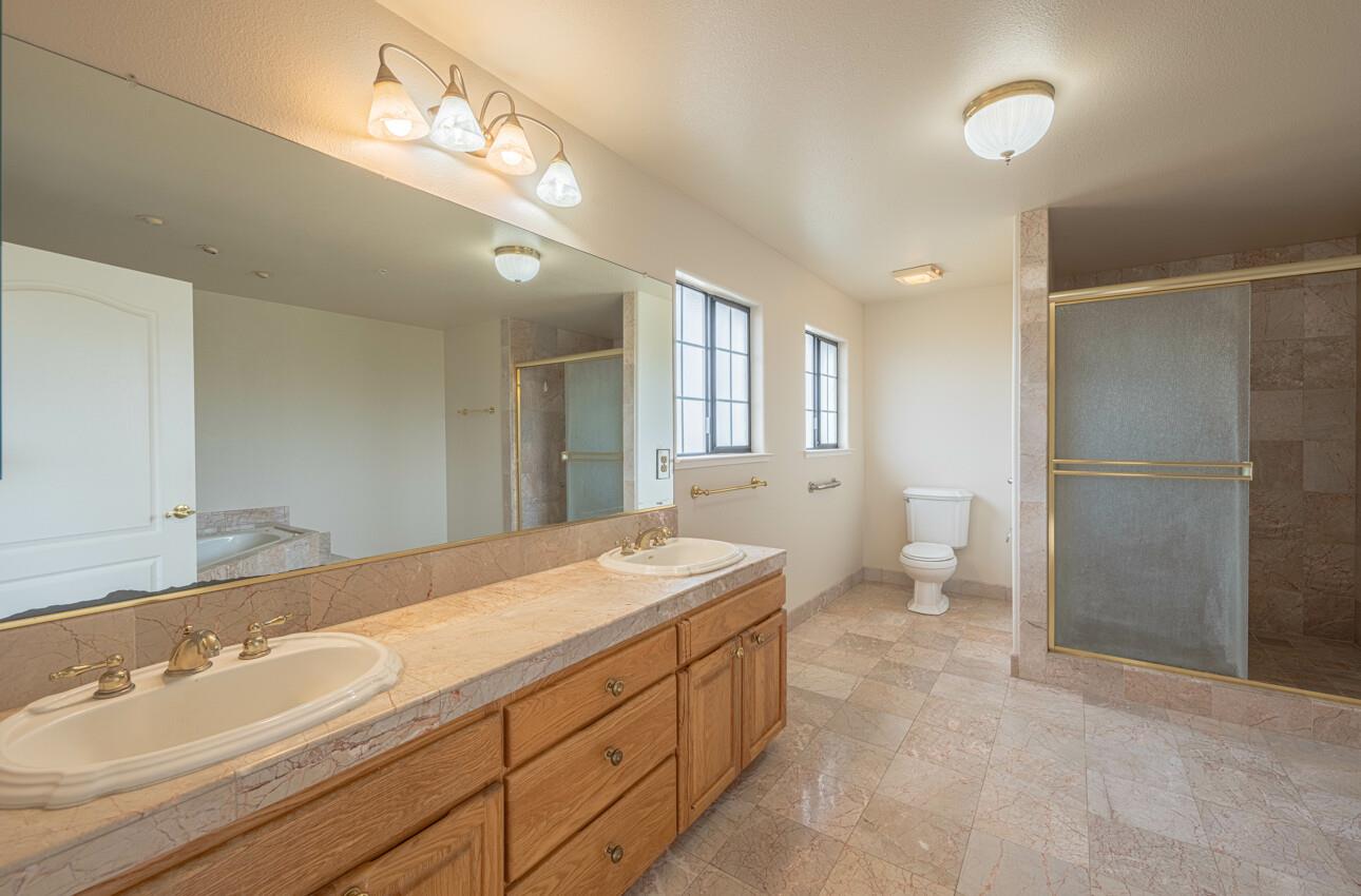 Detail Gallery Image 36 of 61 For 21220 Valle San Juan Dr, Salinas,  CA 93907 - 3 Beds | 3 Baths