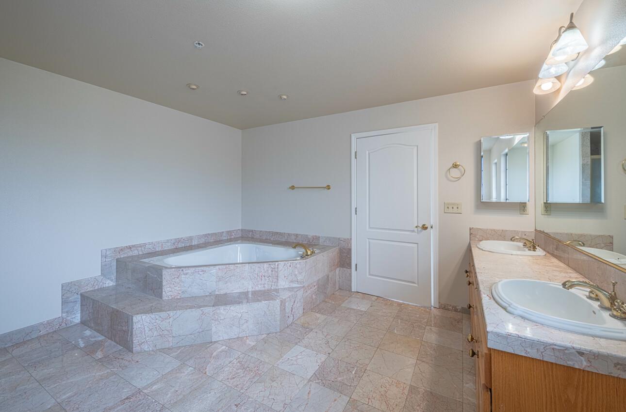 Detail Gallery Image 37 of 61 For 21220 Valle San Juan Dr, Salinas,  CA 93907 - 3 Beds | 3 Baths
