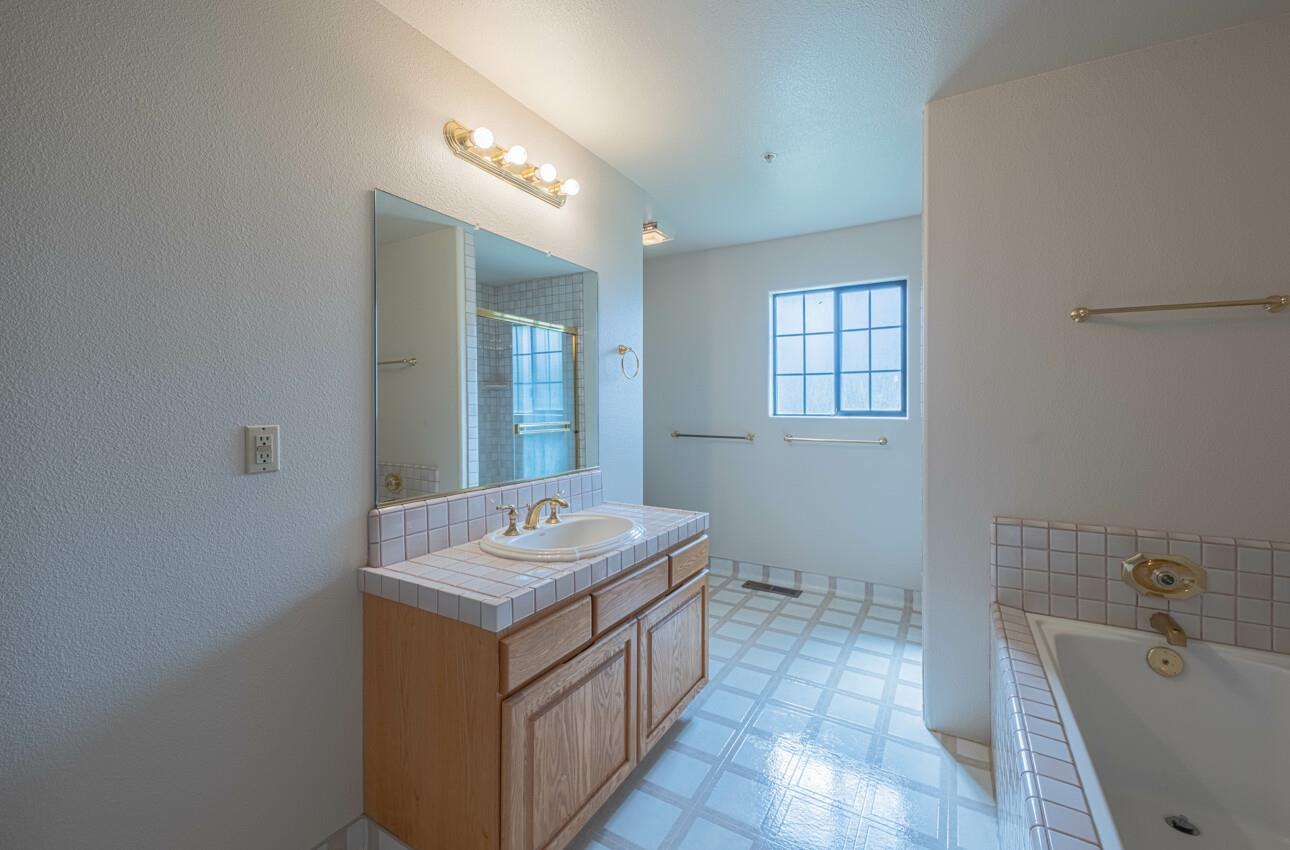 Detail Gallery Image 45 of 61 For 21220 Valle San Juan Dr, Salinas,  CA 93907 - 3 Beds | 3 Baths