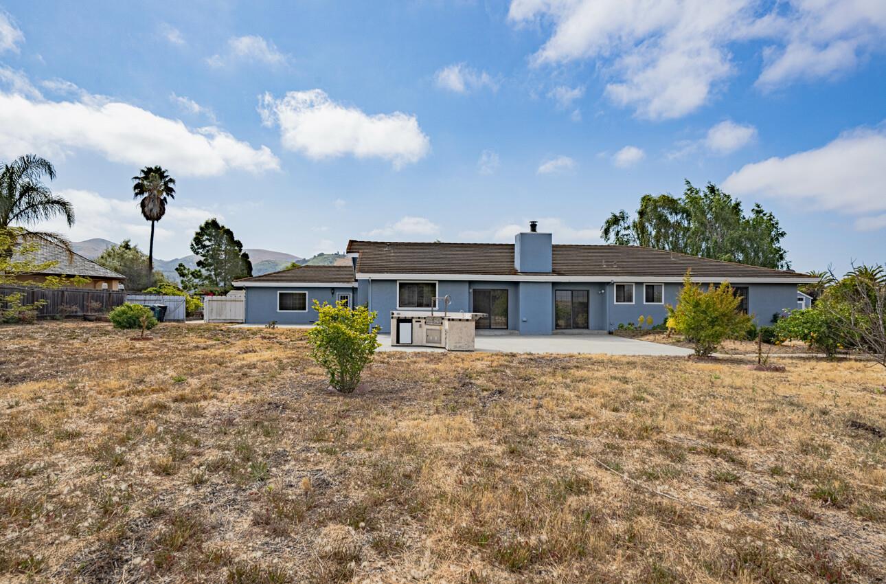 Detail Gallery Image 47 of 61 For 21220 Valle San Juan Dr, Salinas,  CA 93907 - 3 Beds | 3 Baths