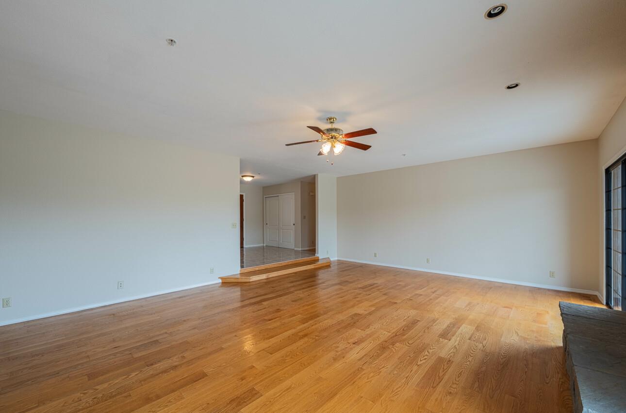 Detail Gallery Image 5 of 61 For 21220 Valle San Juan Dr, Salinas,  CA 93907 - 3 Beds | 3 Baths