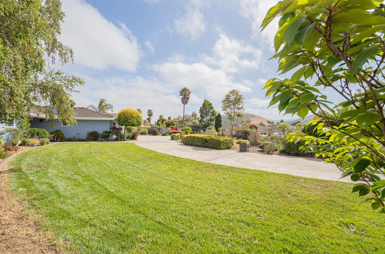 Detail Gallery Image 55 of 61 For 21220 Valle San Juan Dr, Salinas,  CA 93907 - 3 Beds | 3 Baths