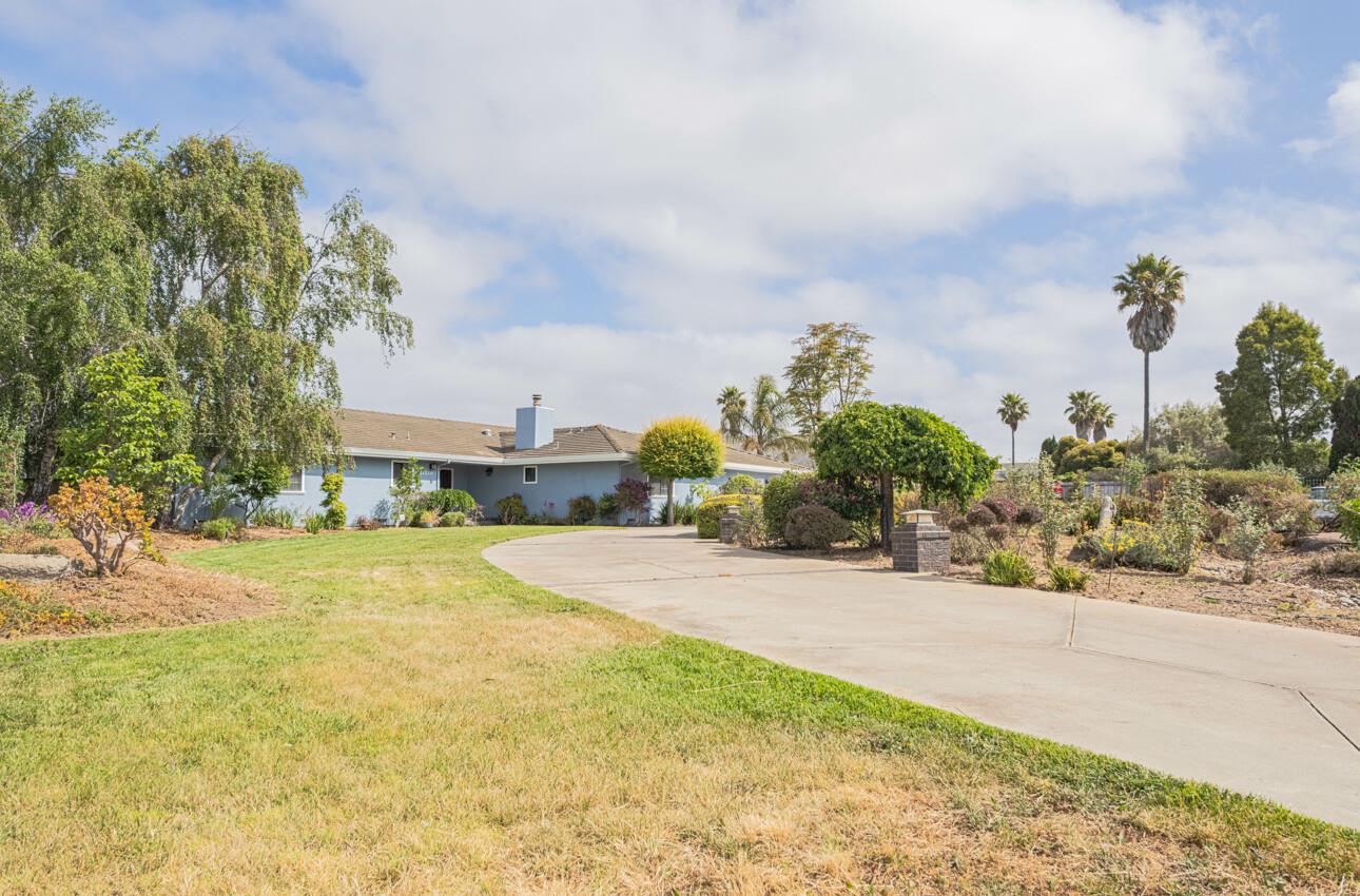 Detail Gallery Image 57 of 61 For 21220 Valle San Juan Dr, Salinas,  CA 93907 - 3 Beds | 3 Baths