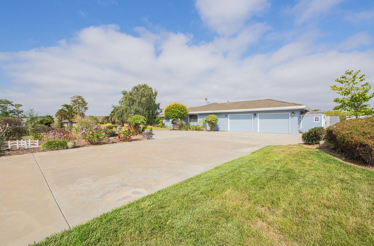 Detail Gallery Image 59 of 61 For 21220 Valle San Juan Dr, Salinas,  CA 93907 - 3 Beds | 3 Baths