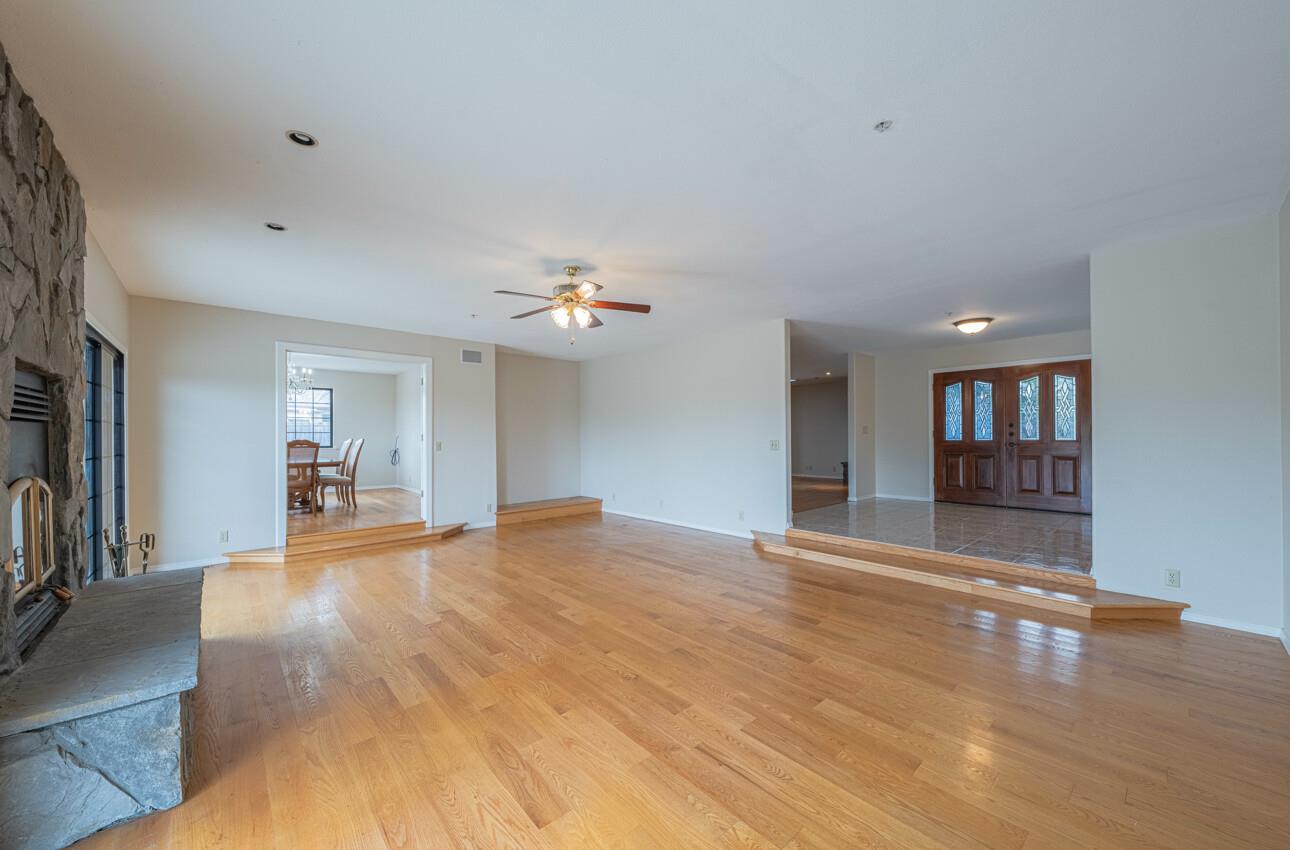 Detail Gallery Image 6 of 61 For 21220 Valle San Juan Dr, Salinas,  CA 93907 - 3 Beds | 3 Baths