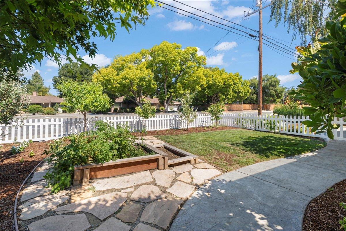 Detail Gallery Image 4 of 30 For 197 S Leigh Ave, Campbell,  CA 95008 - 3 Beds | 2 Baths