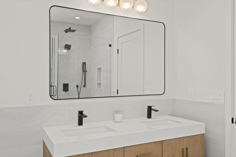 Detail Gallery Image 24 of 26 For 213 Fairmount Ave, Santa Cruz,  CA 95062 - 4 Beds | 2/1 Baths