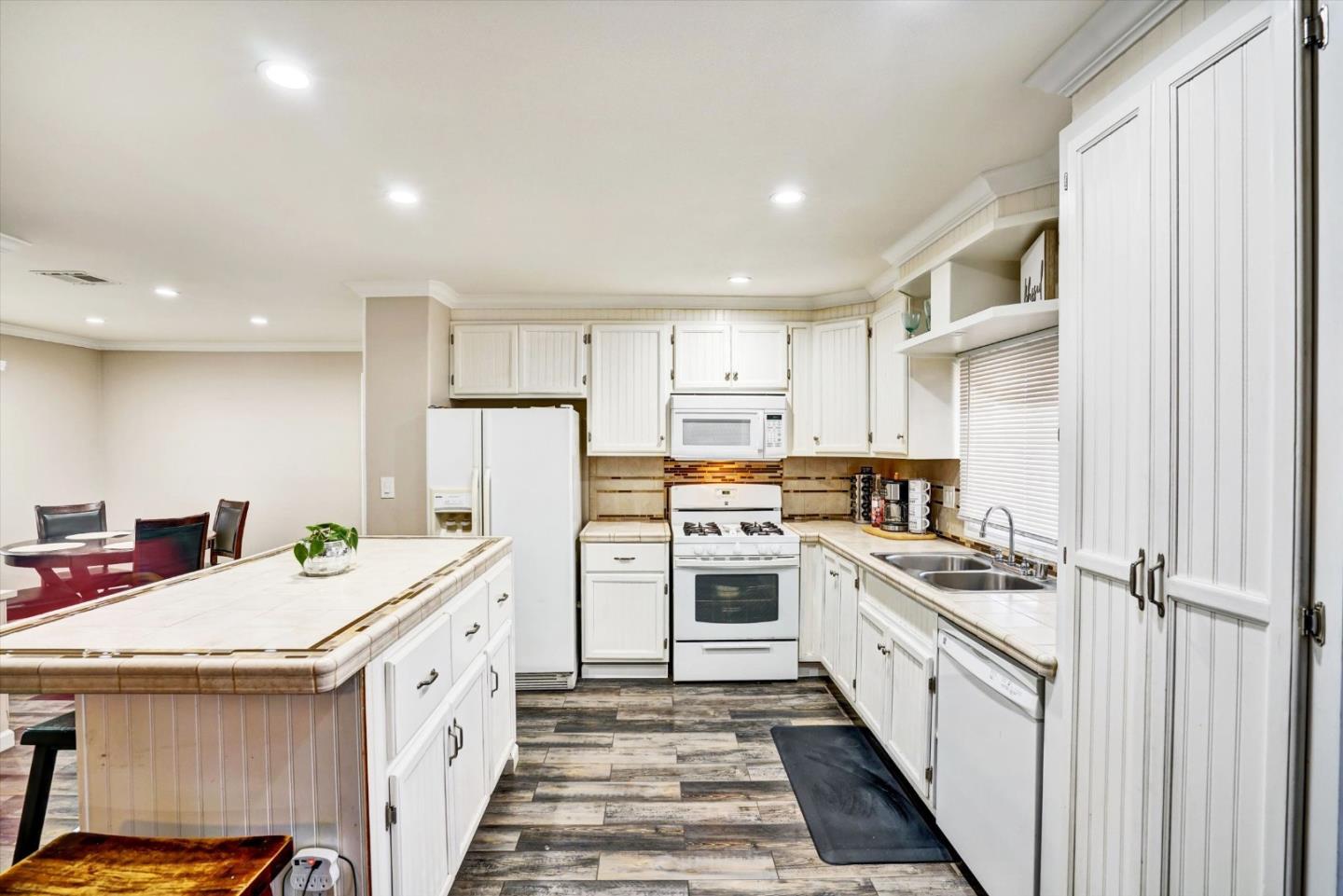 Detail Gallery Image 6 of 18 For 15820 S Harlan Rd #22,  Lathrop,  CA 95330 - 4 Beds | 2 Baths
