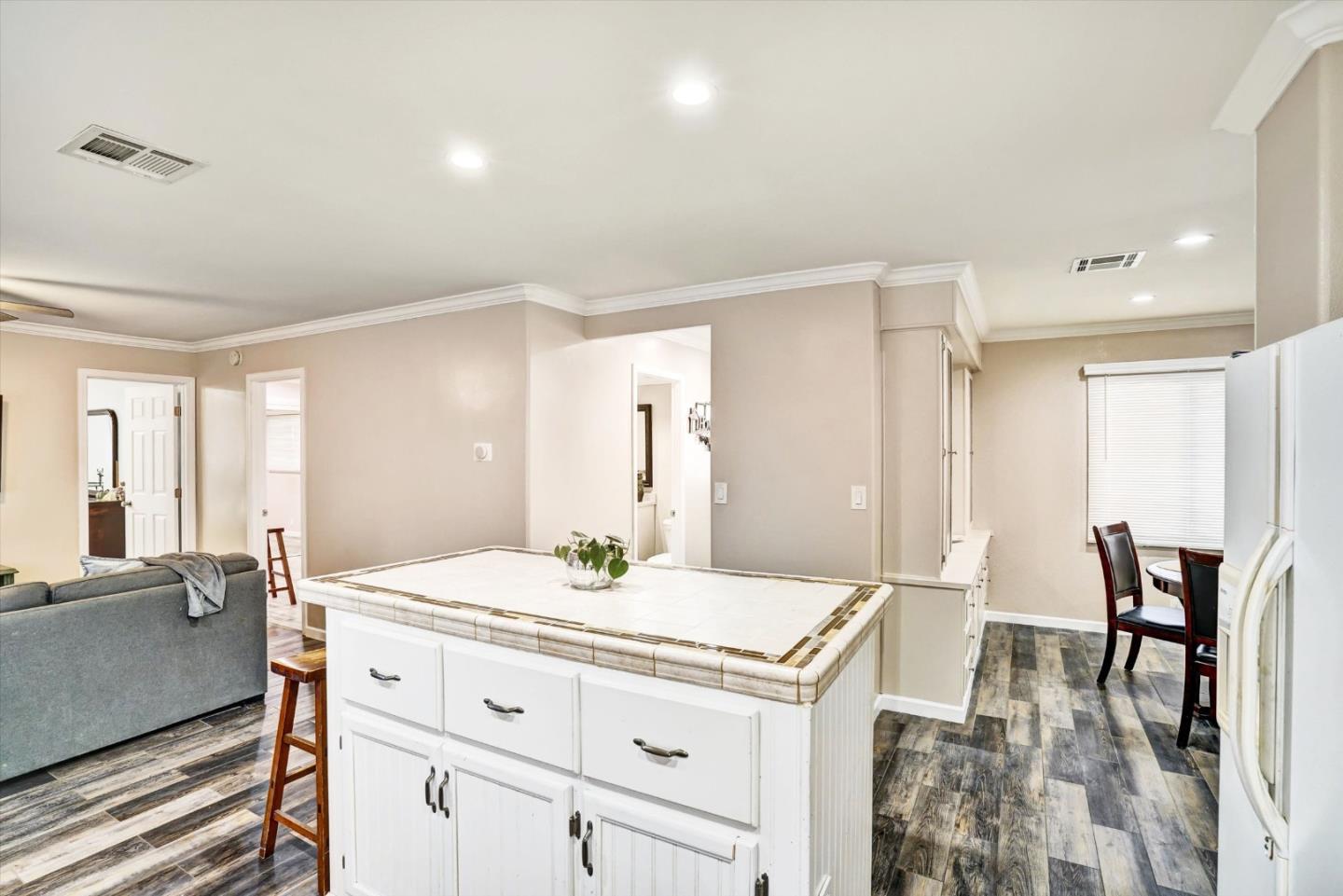 Detail Gallery Image 9 of 18 For 15820 S Harlan Rd #22,  Lathrop,  CA 95330 - 4 Beds | 2 Baths