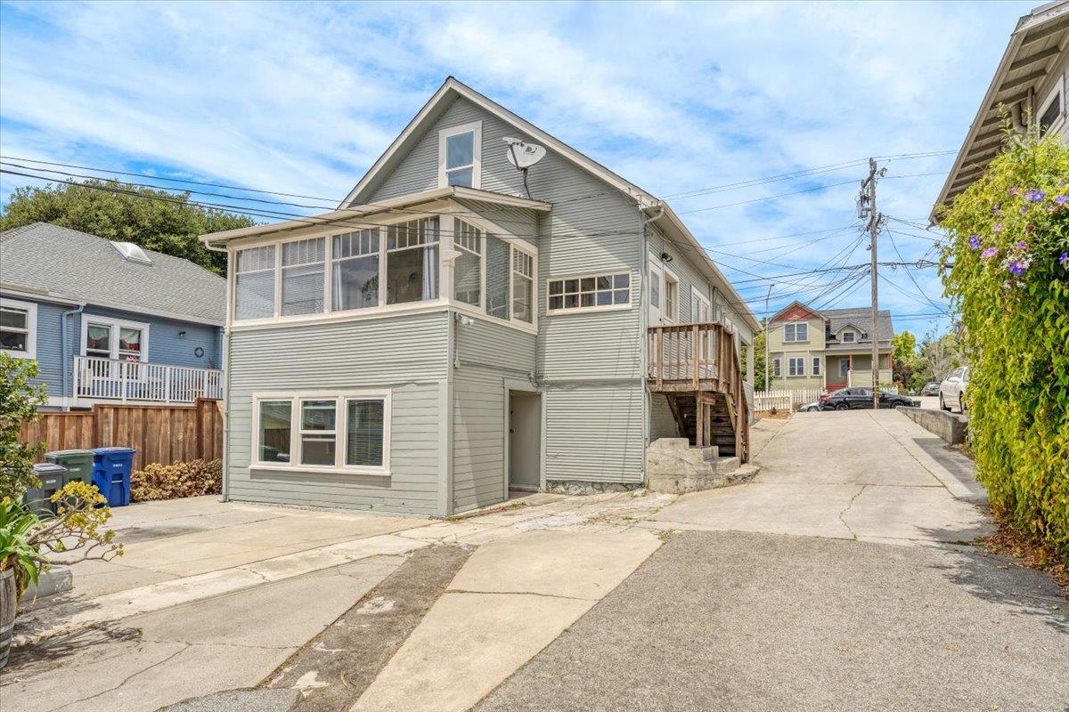 Detail Gallery Image 23 of 32 For 412- 412.5 Broadway, Santa Cruz,  CA 95060 - 3 Beds | 1 Baths