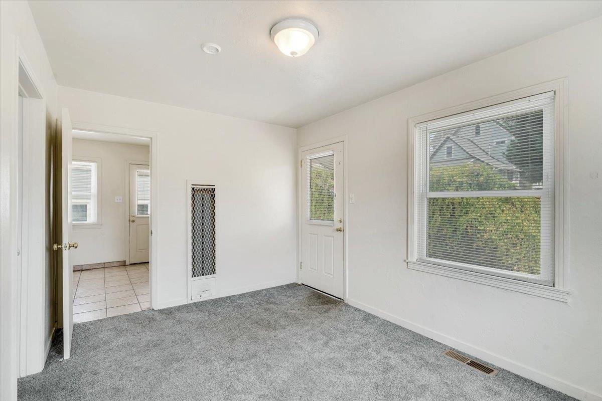 Detail Gallery Image 29 of 32 For 412- 412.5 Broadway, Santa Cruz,  CA 95060 - 3 Beds | 1 Baths